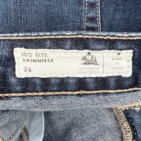 Bullhead Denim Co Mid Rise Skinniest Distressed Jeans Size 26 Women’s - Picture 4 of 6